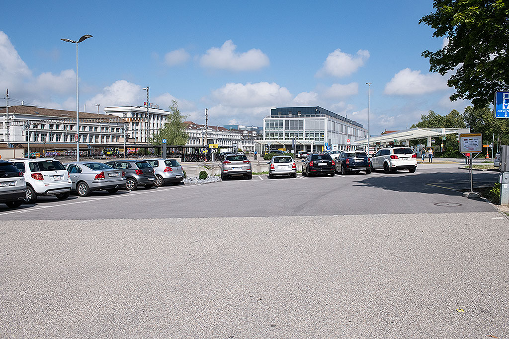 Parkieren Sie auf dem Parkplatz oder im Parkhaus Bahnhof/Altstadt